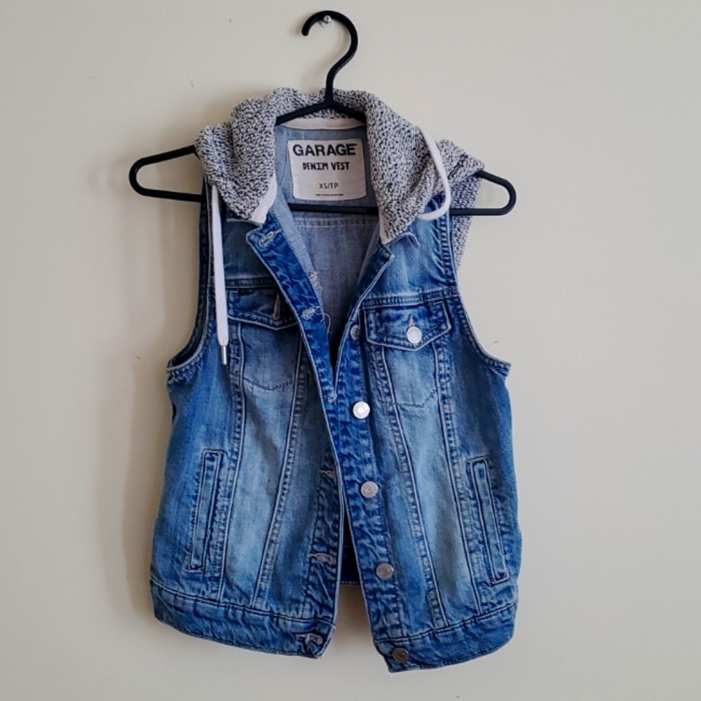 GARAGE - Denim vest with attached hood